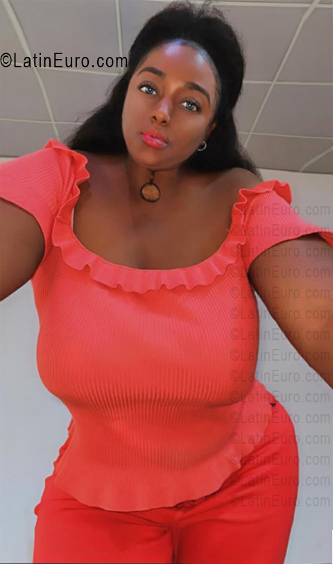 Date this cute Cameroon girl Tonia from Yaounde CM303