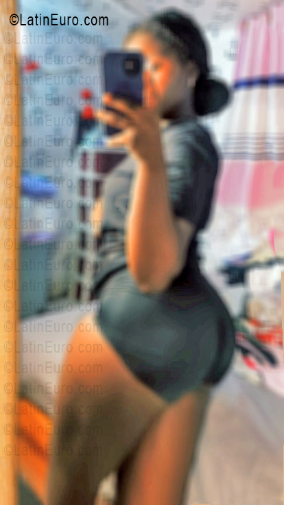 Date this charming Dominican Republic girl Widi from Santo Domingo DO55723