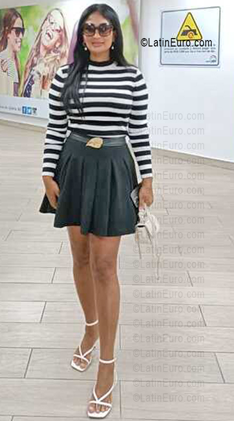 Date this athletic Dominican Republic girl Linda from Santo Domingo DO55787