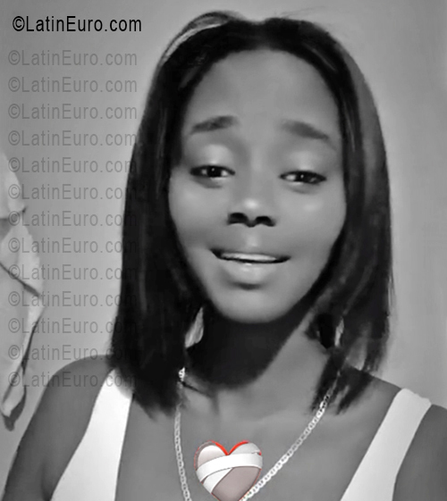 Date this attractive Dominican Republic girl Erika from Santo Domingo DO55833