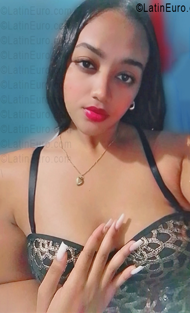 Date this beautiful Dominican Republic girl Delania from Santiago DO55837