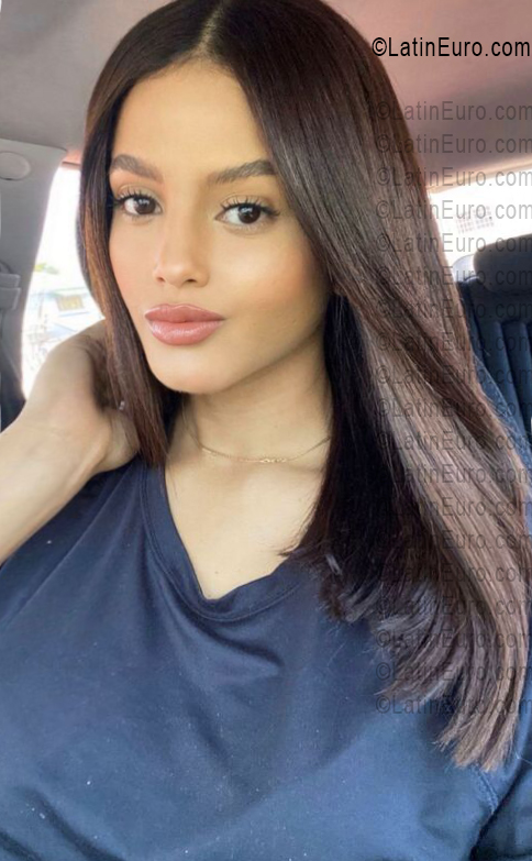 Date this tall Dominican Republic girl Mary from Santiago DO55850