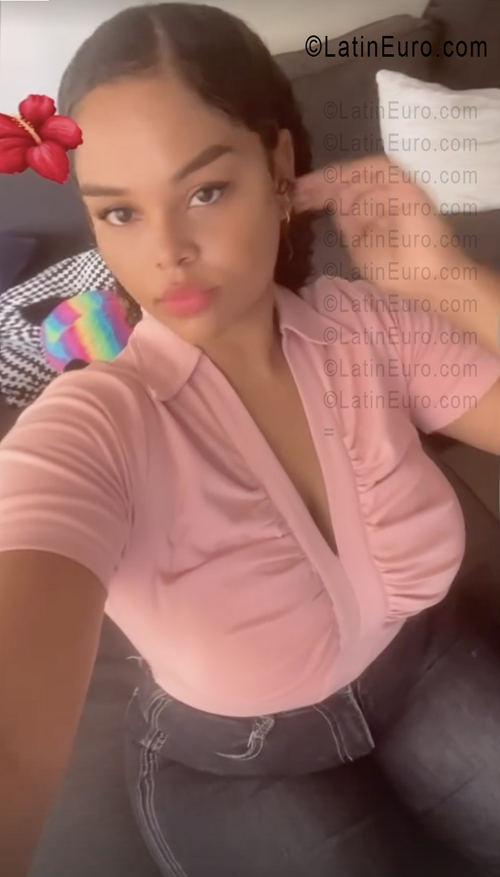 Date this funny Dominican Republic girl Yvette from Santo Domingo DO55856