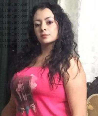 Date this hard body Colombia girl Andrea from Cali CO33630