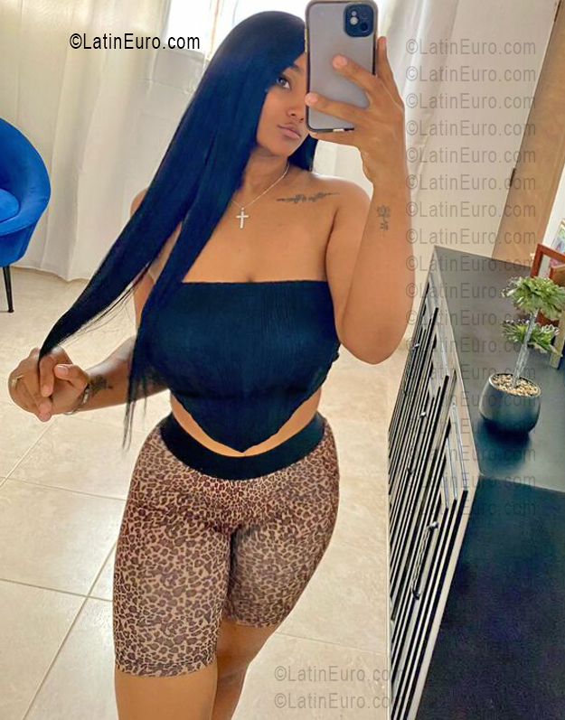 Date this passionate Dominican Republic girl Debie from Santiago DO56026