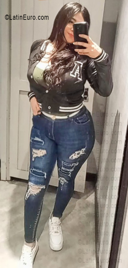 Date this georgeous Venezuela girl Sthefania from Valencia VE5427