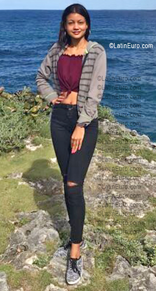 Date this athletic Dominican Republic girl Lisai from Nagua DO56790