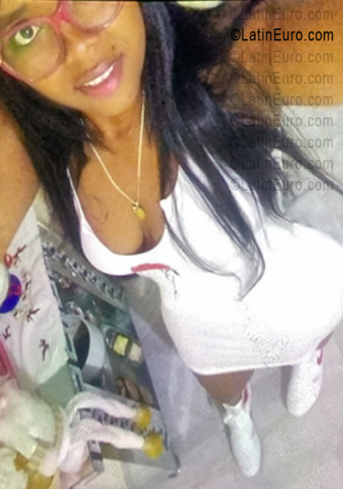 Date this voluptuous Dominican Republic girl Naty from Santo Domingo DO56124