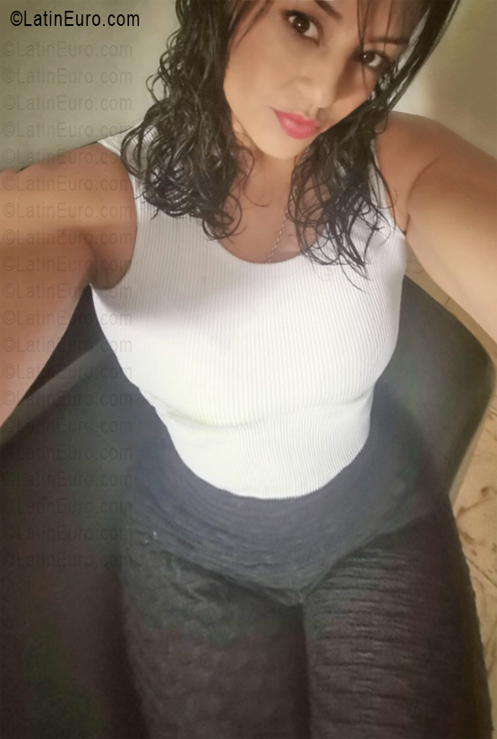 Date this good-looking Colombia girl Ana from Cali CO33659