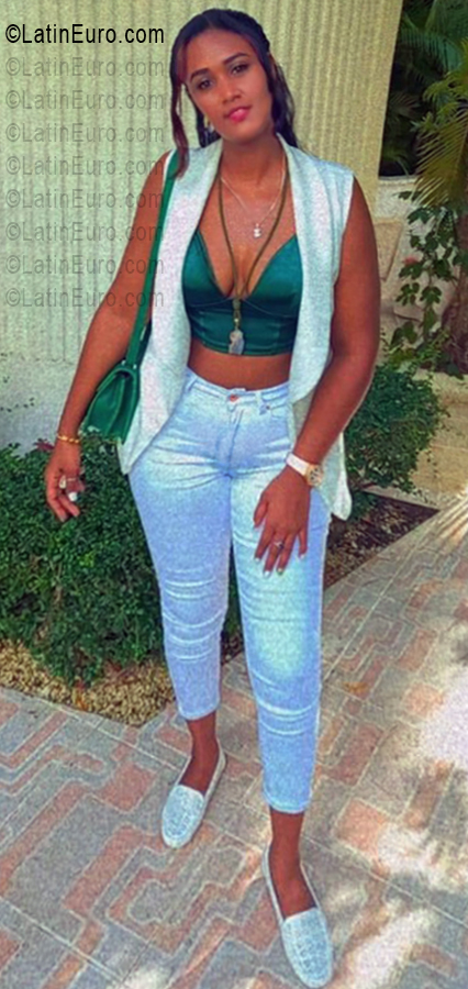 Date this foxy Dominican Republic girl Manuela from Santo Domingo DO56207
