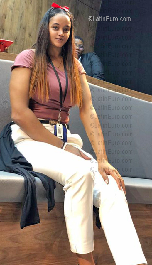 Date this sensual Colombia girl Grace from Cali CO33685