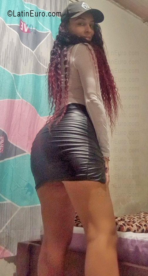 Date this foxy Venezuela girl Yorlenis from Catia La Mar VE5545