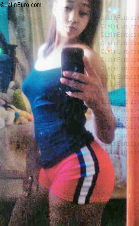 Date this tall Dominican Republic girl Lina from Valverde DO56248