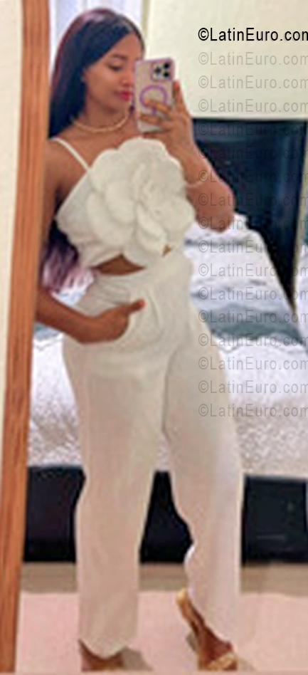 Date this tall Dominican Republic girl Karina from La Romana DO56301