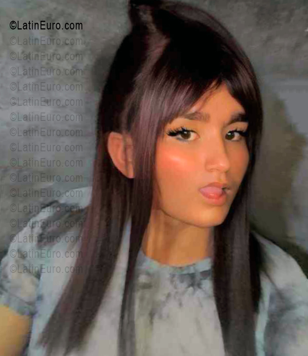 Date this sensual Venezuela girl Ashley from Puerto Cabello VE5606