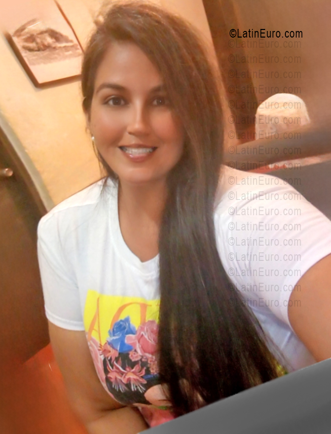 Date this hot Venezuela girl Mariana from Venezuela VE5647