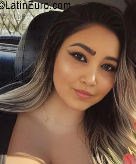 Date this athletic Colombia girl Jeniret from Bogota CO33729