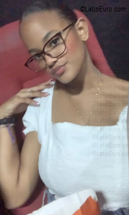 Date this charming Dominican Republic girl Amaia from Santo Domingo DO56372