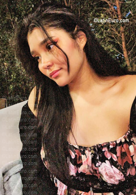 Date this good-looking Ecuador girl Nicol from Quito EC1139