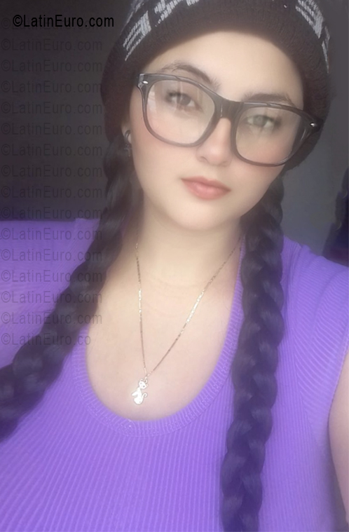 Date this beautiful Colombia girl Gevashi from Bogota CO33741