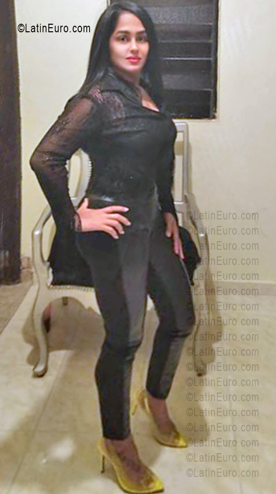 Date this beautiful Dominican Republic girl Angela from Santo Domingo DO56442