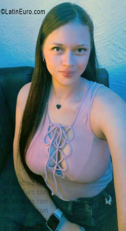Date this stunning Colombia girl Wendy from Medellin CO33752