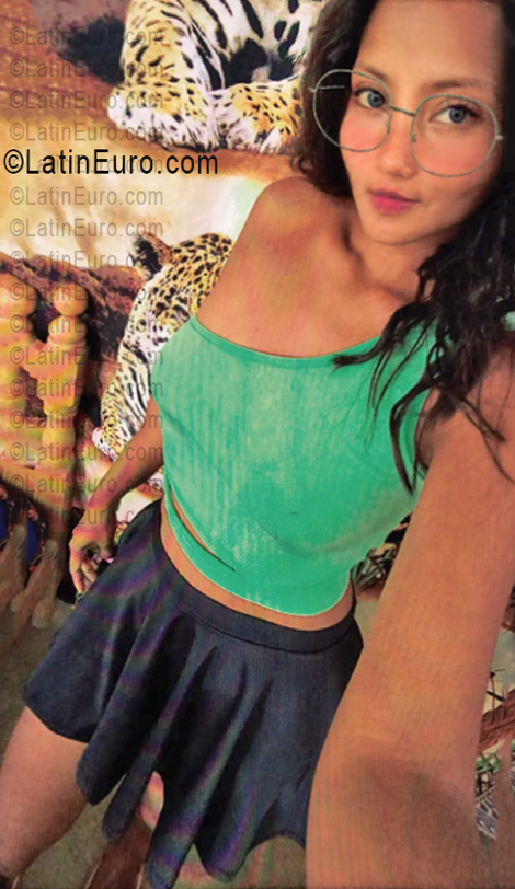 Date this attractive Ecuador girl Valeria from Portoviejo EC1146
