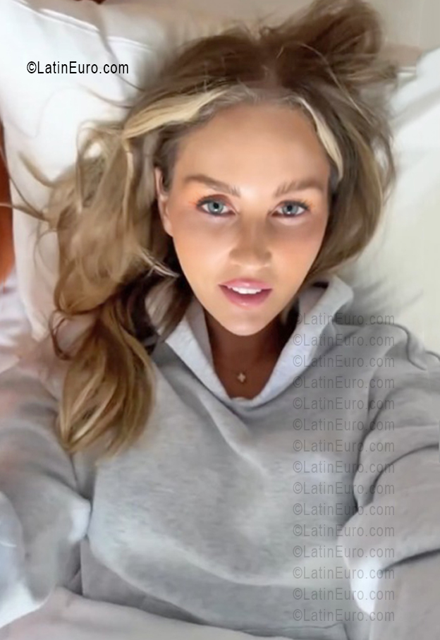 Date this pretty Germany girl Marth from Frankfurt DE580