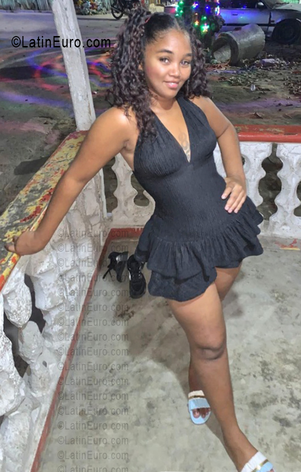 Date this foxy Dominican Republic girl Berta from Santo Domingo DO56604