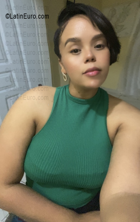 Date this foxy Dominican Republic girl Rina from Santo Domingo DO56622
