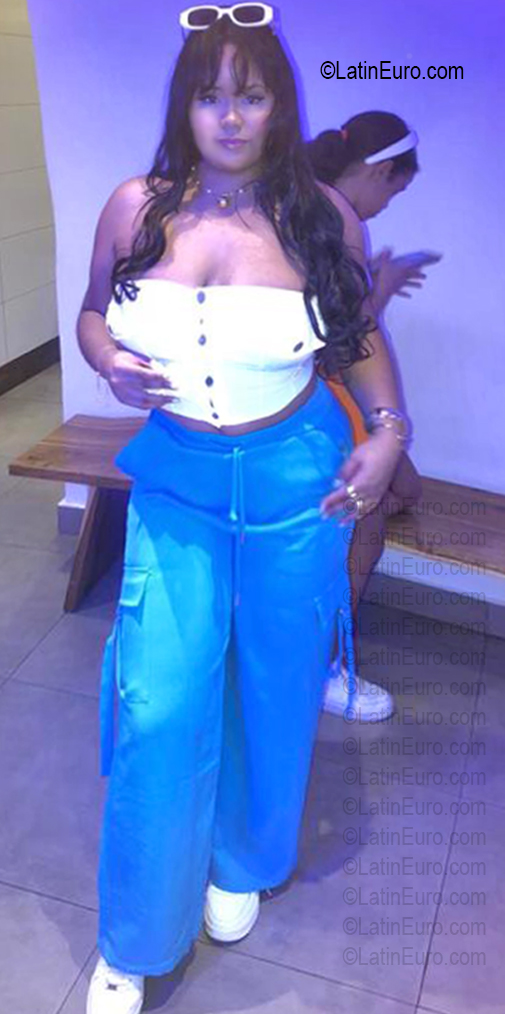 Date this voluptuous Dominican Republic girl Sashy from Santo Domingo DO56674