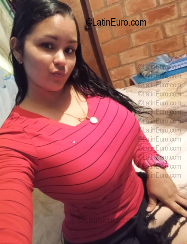 Date this attractive Venezuela girl Yolin from Caracas VE5724