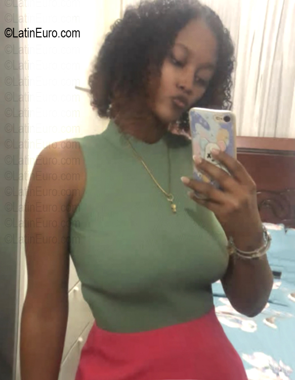 Date this hard body Dominican Republic girl Laura Mara from Santo Domingo DO56746