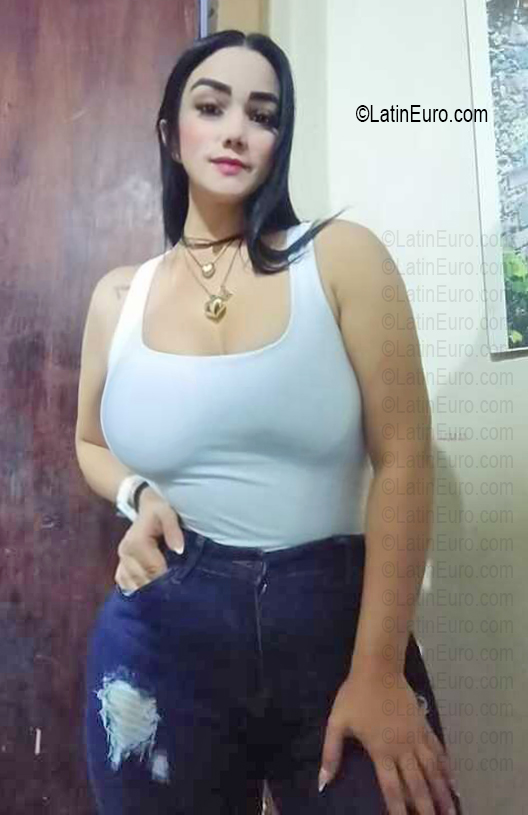 Date this stunning Venezuela girl Honey from Maracaibo VE5727