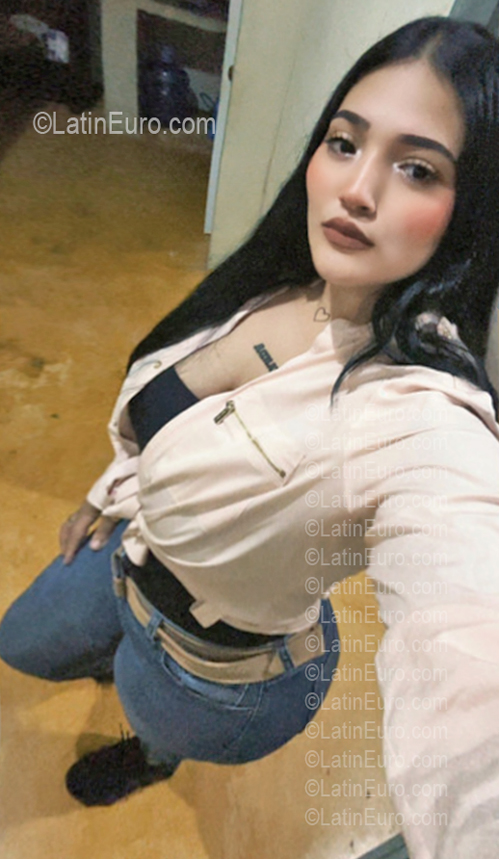 Date this sultry Dominican Republic girl Estrella from Santiago DO56834