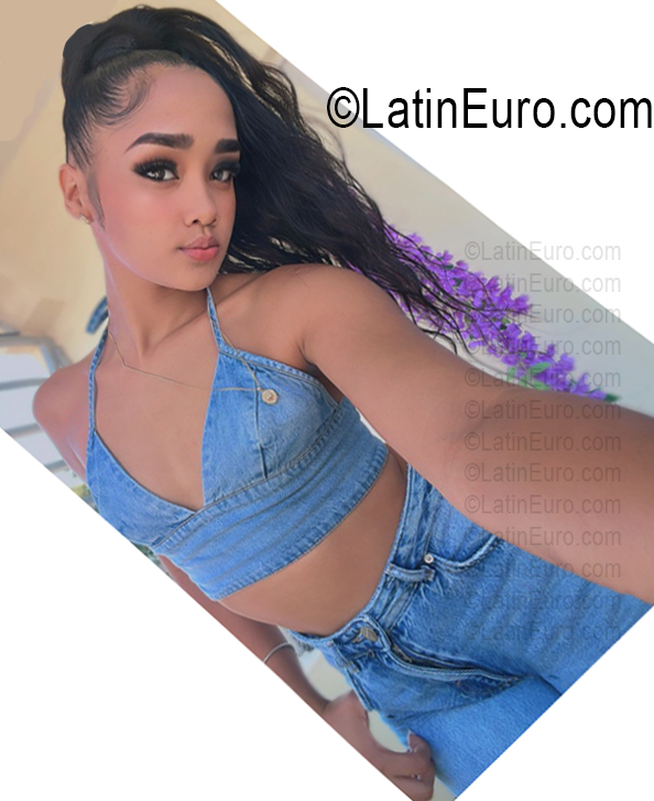 Date this sensual Dominican Republic girl Julia from Santo Domingo DO56884