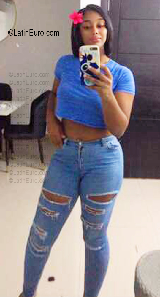 Date this stunning Dominican Republic girl Neroles from Santo Domingo DO56896