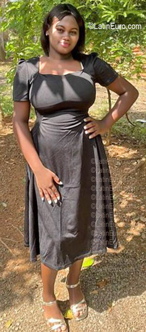 Date this nice looking Dominican Republic girl Nelly from Santo Domingo DO56965