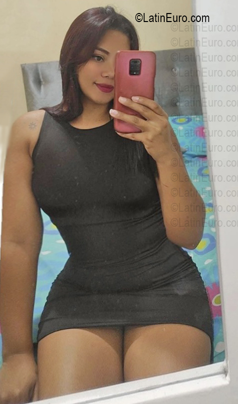 Date this charming Colombia girl Nathaly from Cali CO33831
