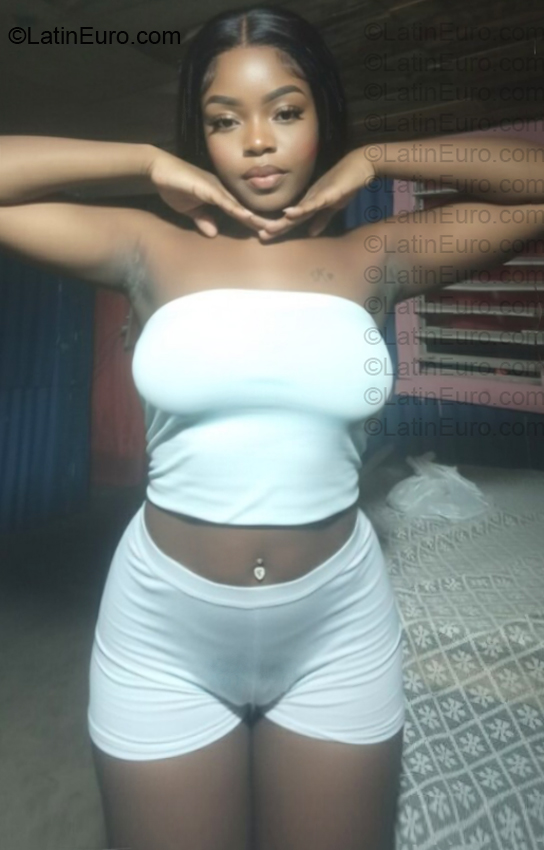 Date this pretty Dominican Republic girl Yubi from Peravia Bani Rd DO57014