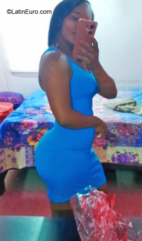 Date this funny Dominican Republic girl Araceli from Santo Domingo DO57025