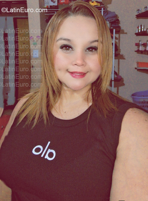 Date this charming Venezuela girl Karina from Caracas VE5747