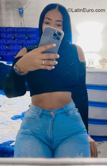 Date this hard body Dominican Republic girl Mary from Santiago DO57093