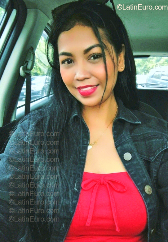 Date this athletic Venezuela girl Lia from Caracas VE5752