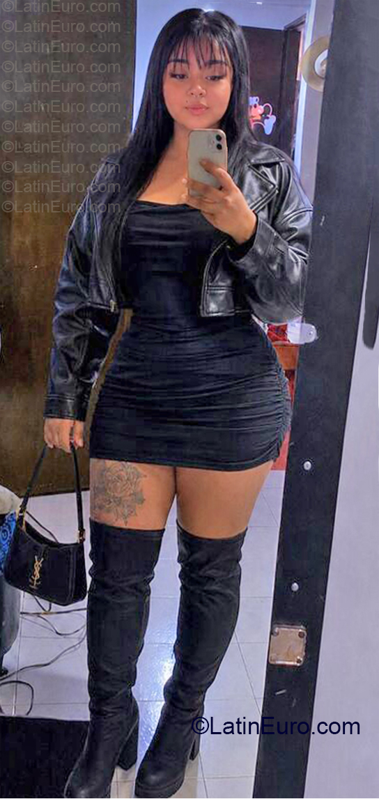 Date this sensual Colombia girl Alejanra from Bogota CO33890