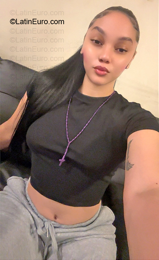 Date this voluptuous United States girl Lesley from New York US25778