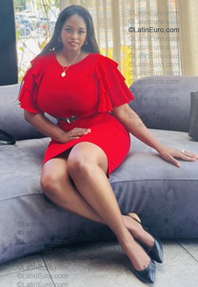 Date this happy Dominican Republic girl Isabela from Santo Domingo DO57177