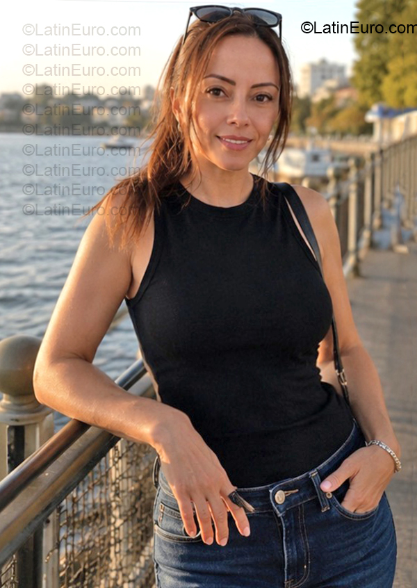 Date this charming Australia girl Sara from Perth AU373
