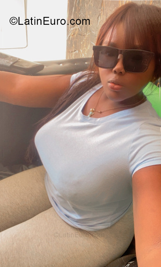 Date this foxy Dominican Republic girl Luz from Santo Domingo DO57246