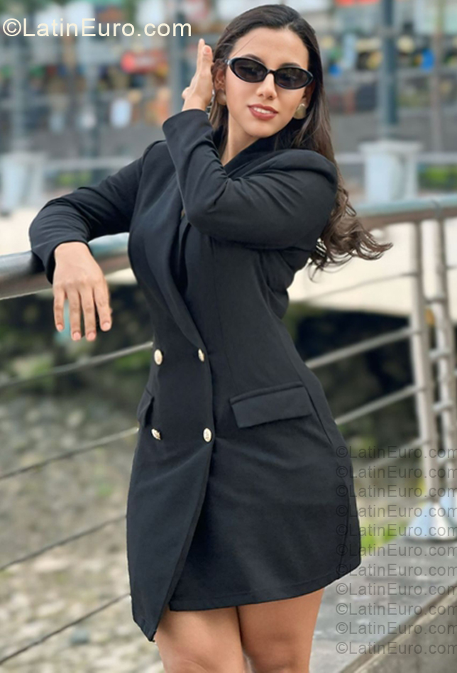 Date this fun Ecuador girl Lorena from Guayaquil EC1160